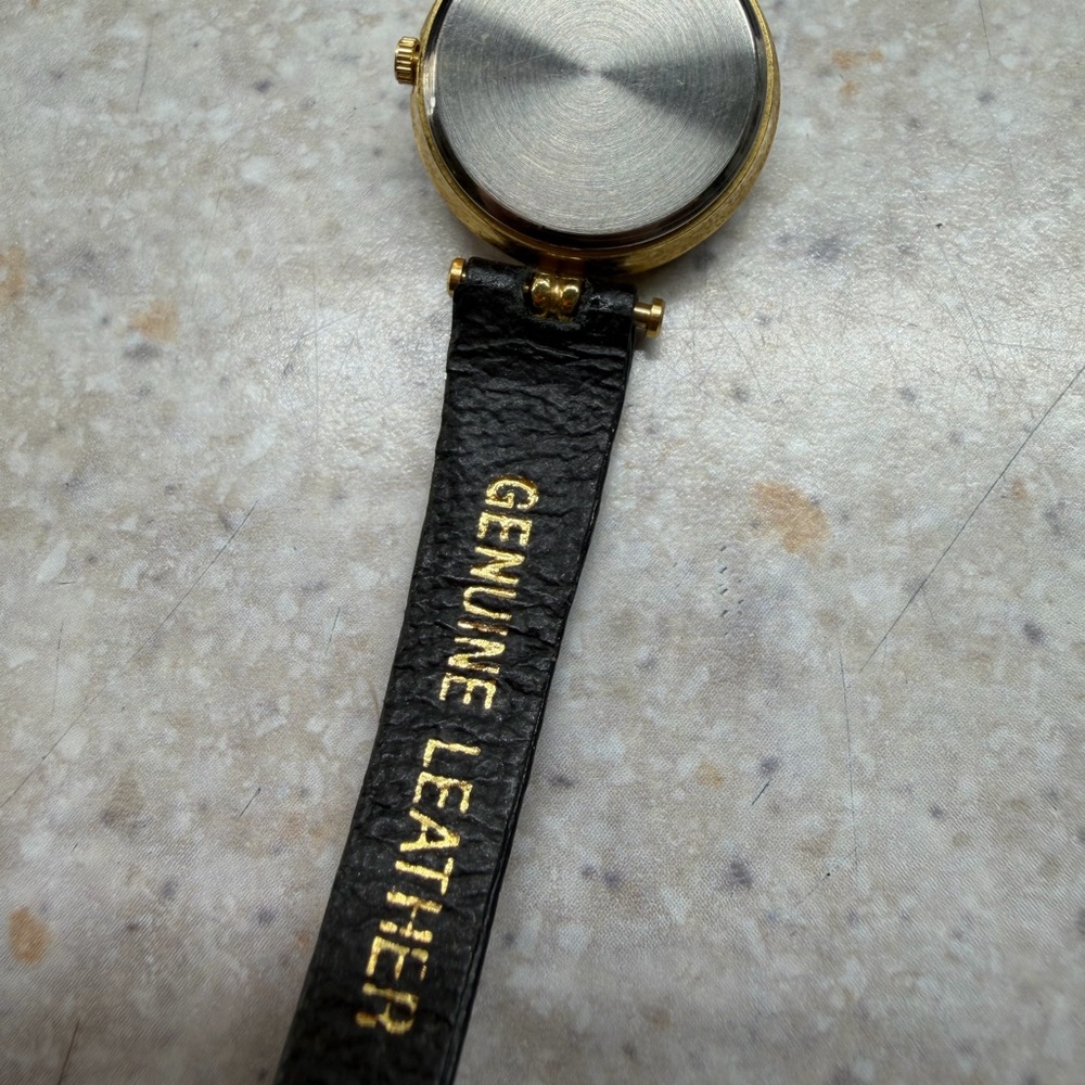 Gucci Black and Red Women's Watch vintage rare mother of pearl face - Picture 6 of 9